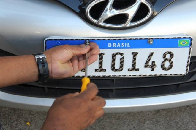 Novas placas de veículos serão obrigatórias a partir de 31 de janeiro