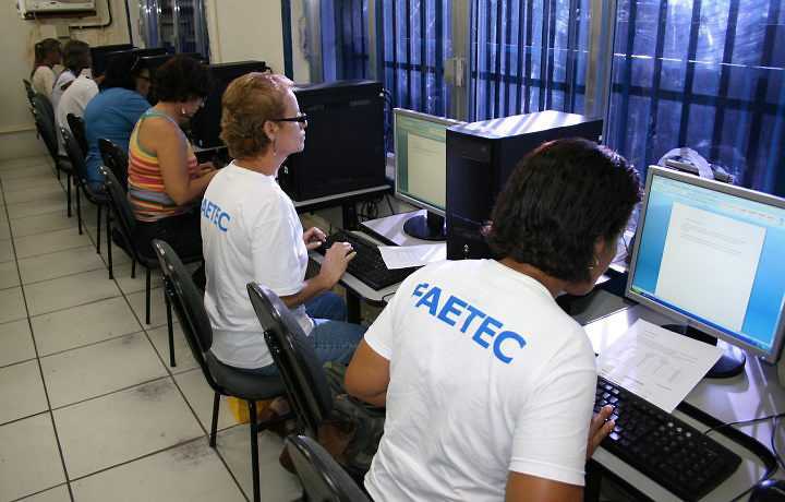 Faetec oferece mais de 9 mil vagas para cursos profissionalizantes