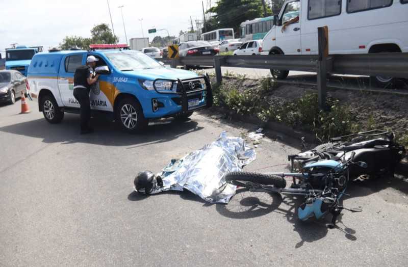 Motociclista morre em acidente na RJ-104, no Jardim Catarina