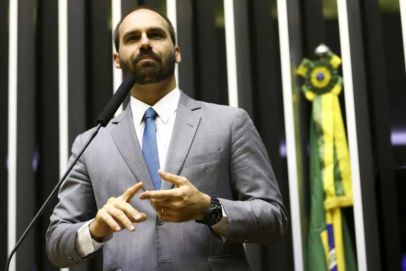 Eduardo Bolsonaro desliga vice-líderes do PSL na Câmara