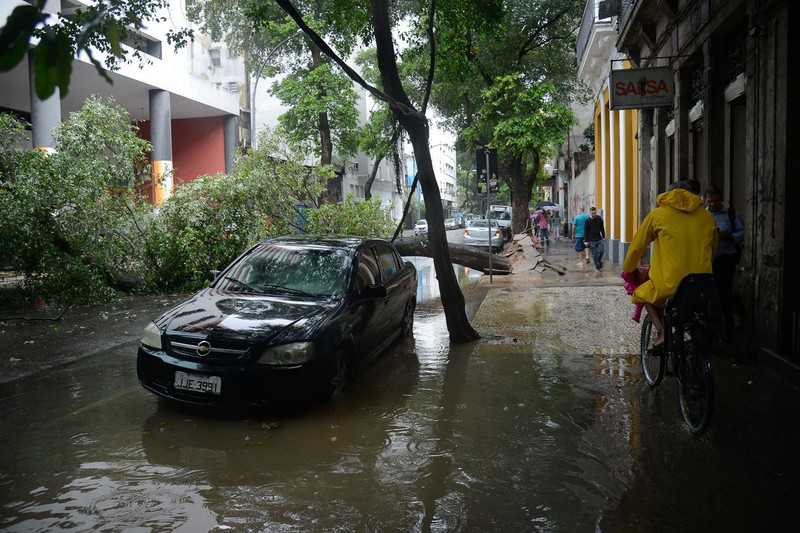 Chuva diminui, mas Rio permanece em estágio de atenção