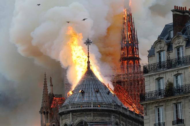 Macron diz que Notre-Dame pode ser reconstruída em cinco anos