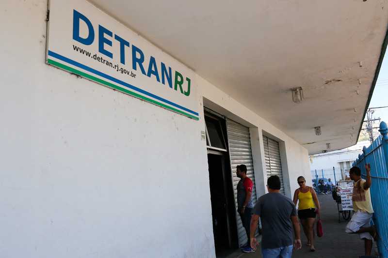 Detran do Rocha, em São Gonçalo, funciona de forma precária